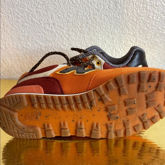 New Balance Orange Red Sneakers with Dynamic Design - Picture 8 of 8
